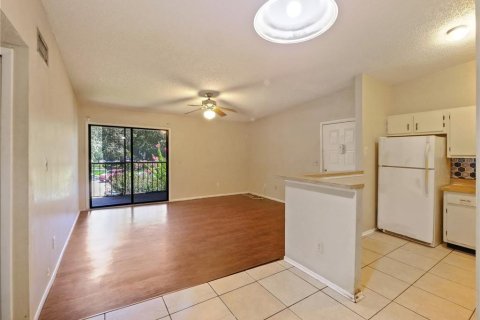 Condo in Orlando, Florida, 2 bedrooms  № 1848084 - photo 9