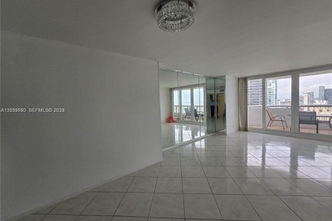 Copropriété à louer à Miami, Floride: 1 chambre, 97.36 m2 № 2182689 - photo 4