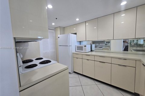 Copropriété à louer à Miami, Floride: 1 chambre, 97.36 m2 № 2182689 - photo 14
