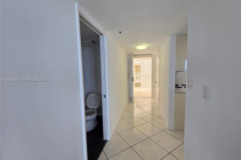 Copropriété à louer à Miami, Floride: 1 chambre, 97.36 m2 № 2182689 - photo 18