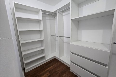 Copropriété à louer à Miami, Floride: 1 chambre, 97.36 m2 № 2182689 - photo 7