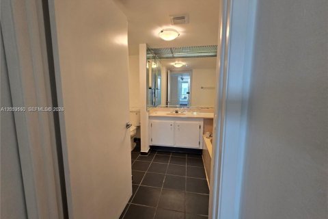 Copropriété à louer à Miami, Floride: 1 chambre, 97.36 m2 № 2182689 - photo 8