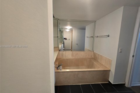 Copropriété à louer à Miami, Floride: 1 chambre, 97.36 m2 № 2182689 - photo 11