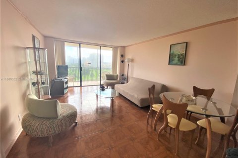 Condominio en venta en Aventura, Florida, 1 dormitorio, 84.82 m2 № 1886544 - foto 17