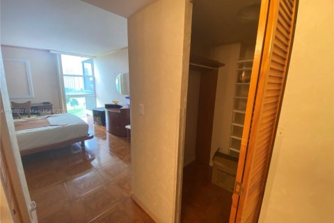 Condominio en venta en Aventura, Florida, 1 dormitorio, 84.82 m2 № 1886544 - foto 14