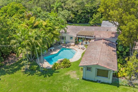 House in South Miami, Florida 4 bedrooms, 274.99 sq.m. № 1861113 - photo 2