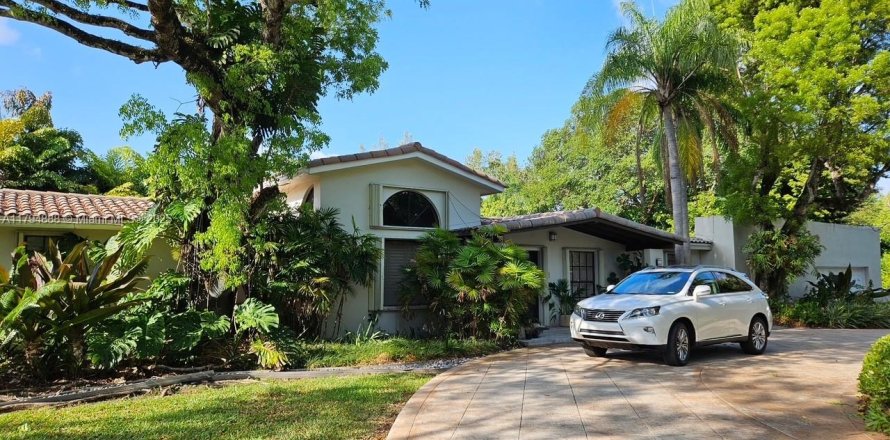 House in South Miami, Florida 4 bedrooms, 274.99 sq.m. № 1861113