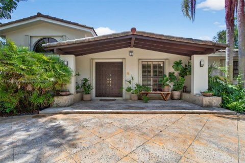 House in South Miami, Florida 4 bedrooms, 274.99 sq.m. № 1861113 - photo 3