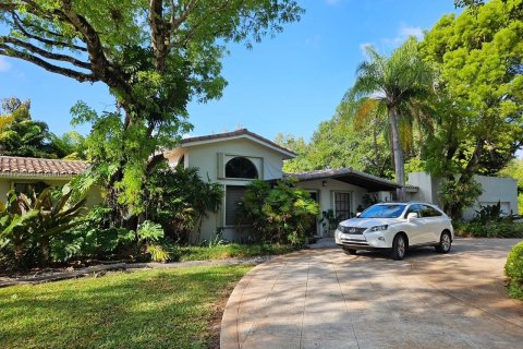 House in South Miami, Florida 4 bedrooms, 274.99 sq.m. № 1861113 - photo 4