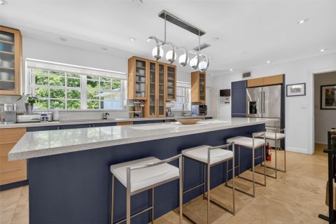 House in South Miami, Florida 4 bedrooms, 274.99 sq.m. № 1861113 - photo 17