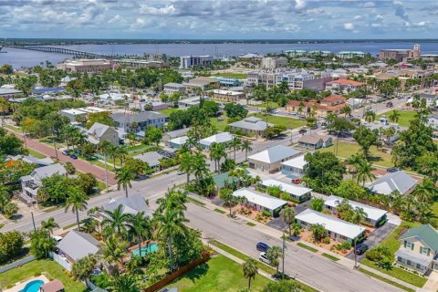 Immobilier commercial à Punta Gorda, Floride 371.61 m2 № 2436713