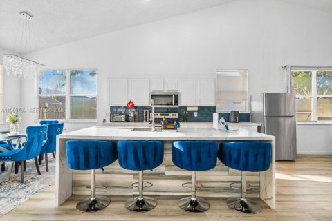 Купить виллу или дом в Киссимми, Флорида 3 комнаты, № 2023525 - фото 3