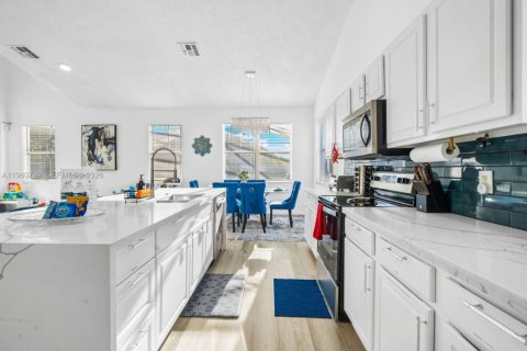 Купить виллу или дом в Киссимми, Флорида 3 комнаты, № 2023525 - фото 20