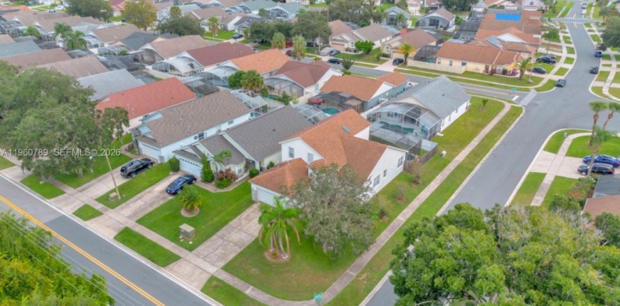 Дом в Киссимми, Флорида 3 комнаты № 2023525