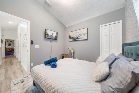 Купить виллу или дом в Киссимми, Флорида 3 комнаты, № 2023525 - фото 24