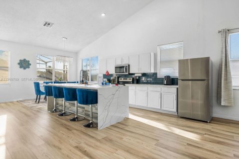 Купить виллу или дом в Киссимми, Флорида 3 комнаты, № 2023525 - фото 5