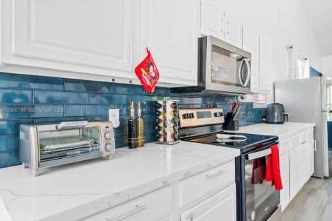 Купить виллу или дом в Киссимми, Флорида 3 комнаты, № 2023525 - фото 18