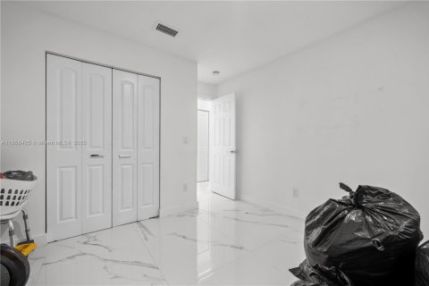 House in Miami, Florida 3 bedrooms, 136.75 sq.m. № 1878852 - photo 27