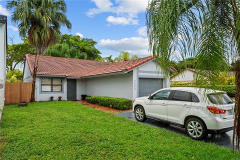House in Miami, Florida 3 bedrooms, 136.75 sq.m. № 1878852 - photo 3