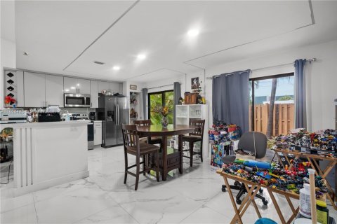 House in Miami, Florida 3 bedrooms, 136.75 sq.m. № 1878852 - photo 10