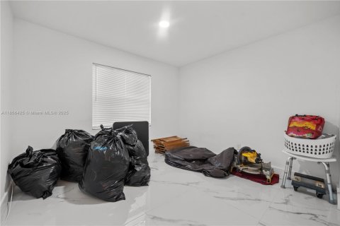 House in Miami, Florida 3 bedrooms, 136.75 sq.m. № 1878852 - photo 25