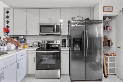 House in Miami, Florida 3 bedrooms, 136.75 sq.m. № 1878852 - photo 12