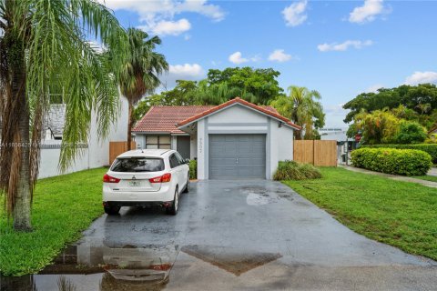 House in Miami, Florida 3 bedrooms, 136.75 sq.m. № 1878852 - photo 1