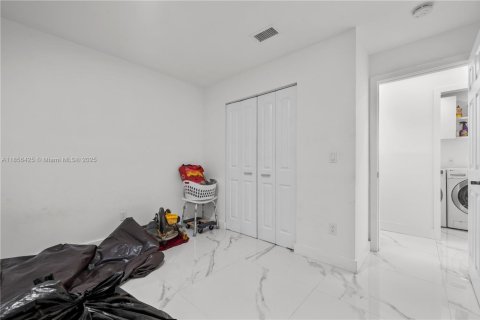 House in Miami, Florida 3 bedrooms, 136.75 sq.m. № 1878852 - photo 26