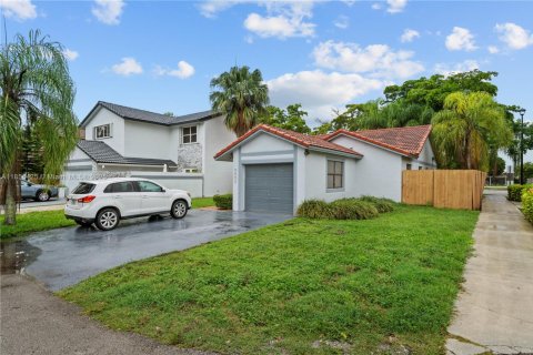 House in Miami, Florida 3 bedrooms, 136.75 sq.m. № 1878852 - photo 2