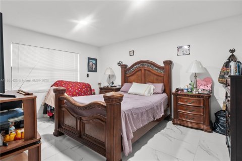 House in Miami, Florida 3 bedrooms, 136.75 sq.m. № 1878852 - photo 15
