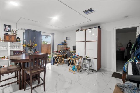 House in Miami, Florida 3 bedrooms, 136.75 sq.m. № 1878852 - photo 9