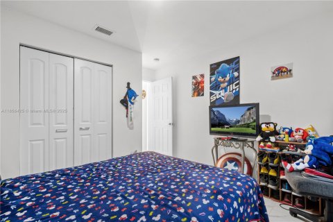 House in Miami, Florida 3 bedrooms, 136.75 sq.m. № 1878852 - photo 23