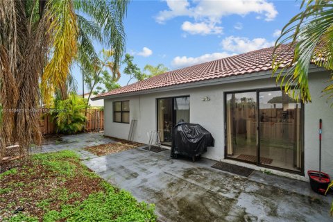 House in Miami, Florida 3 bedrooms, 136.75 sq.m. № 1878852 - photo 29