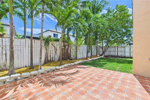 House in Miramar, Florida 3 bedrooms, 124.86 sq.m. № 2071467 - photo 20