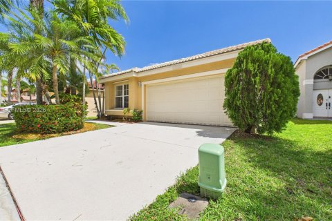 House in Miramar, Florida 3 bedrooms, 124.86 sq.m. № 2071467 - photo 3