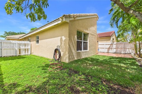 House in Miramar, Florida 3 bedrooms, 124.86 sq.m. № 2071467 - photo 18
