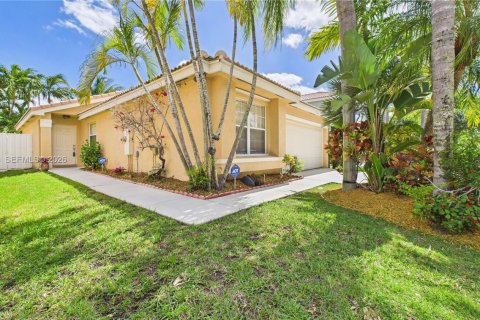 House in Miramar, Florida 3 bedrooms, 124.86 sq.m. № 2071467 - photo 2
