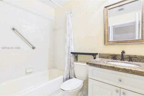 House in Miramar, Florida 3 bedrooms, 124.86 sq.m. № 2071467 - photo 17
