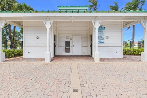 House in Miramar, Florida 3 bedrooms, 124.86 sq.m. № 2071467 - photo 24