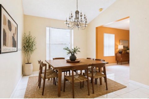 House in Miramar, Florida 3 bedrooms, 124.86 sq.m. № 2071467 - photo 4
