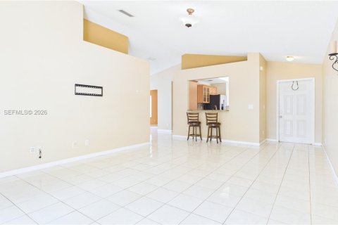 House in Miramar, Florida 3 bedrooms, 124.86 sq.m. № 2071467 - photo 15
