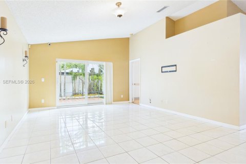 House in Miramar, Florida 3 bedrooms, 124.86 sq.m. № 2071467 - photo 16