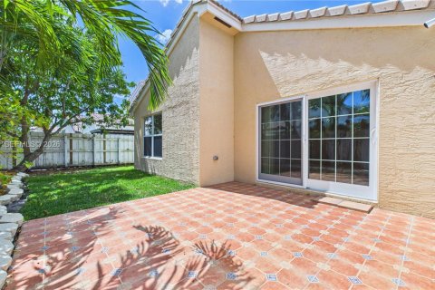House in Miramar, Florida 3 bedrooms, 124.86 sq.m. № 2071467 - photo 19