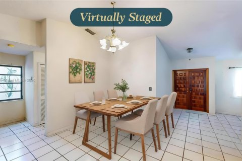 House in Miami, Florida 4 bedrooms, 163.04 sq.m. № 1949270 - photo 8