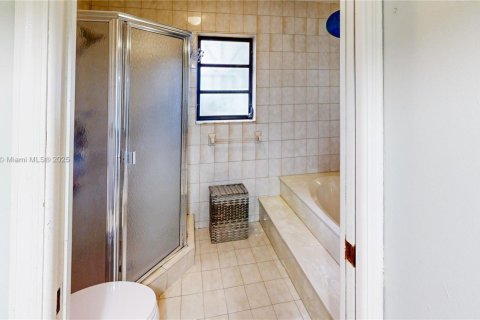 House in Miami, Florida 4 bedrooms, 163.04 sq.m. № 1949270 - photo 26