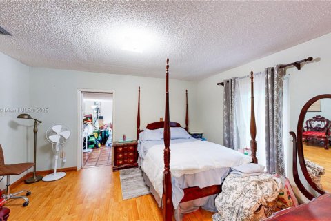 House in Miami, Florida 4 bedrooms, 163.04 sq.m. № 1949270 - photo 21