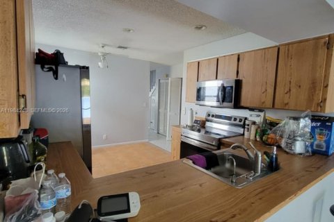 Снять в аренду таунхаус в Корал-Спрингс, Флорида 3 спальни, 130.06м2, № 2049510 - фото 11