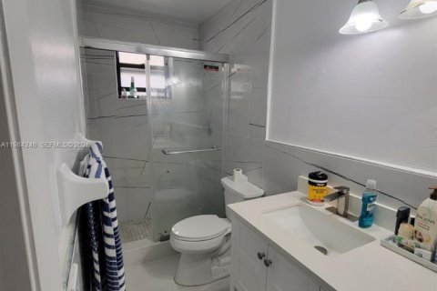 Снять в аренду таунхаус в Корал-Спрингс, Флорида 3 спальни, 130.06м2, № 2049510 - фото 27