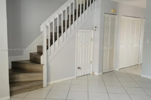 Снять в аренду таунхаус в Корал-Спрингс, Флорида 3 спальни, 130.06м2, № 2049510 - фото 14