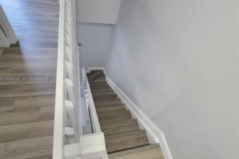 Снять в аренду таунхаус в Корал-Спрингс, Флорида 3 спальни, 130.06м2, № 2049510 - фото 15